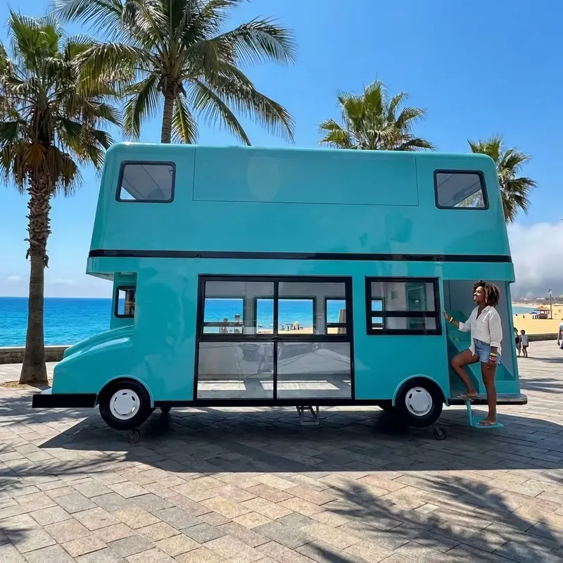 voor Foodtruck, Dubbeldekkerbu - Commercial Kitchen On Wheels recensie en prijs